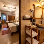 Sunset Cave Otel