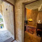 Sunset Cave Otel 2*