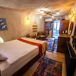 Sunset Cave Otel
