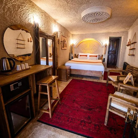 Sunset Cave Γκόρεμε