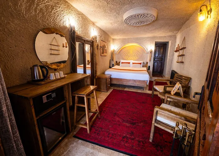 Sunset Cave Γκόρεμε