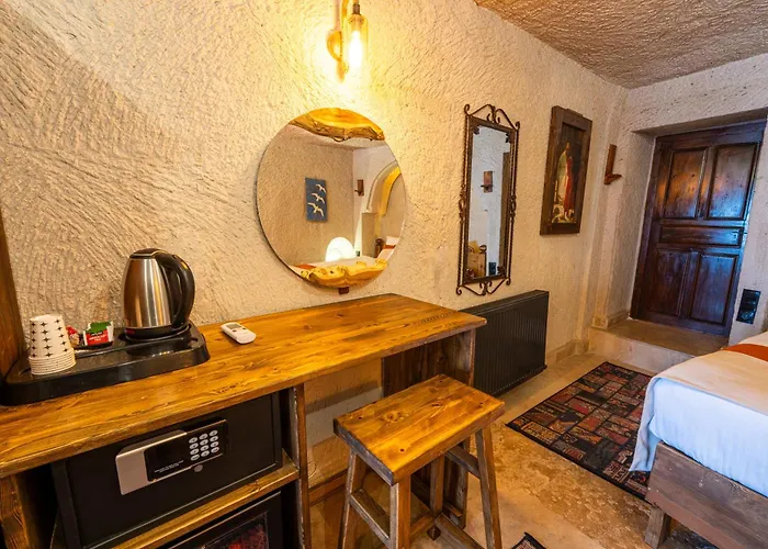 Sunset Cave Γκόρεμε